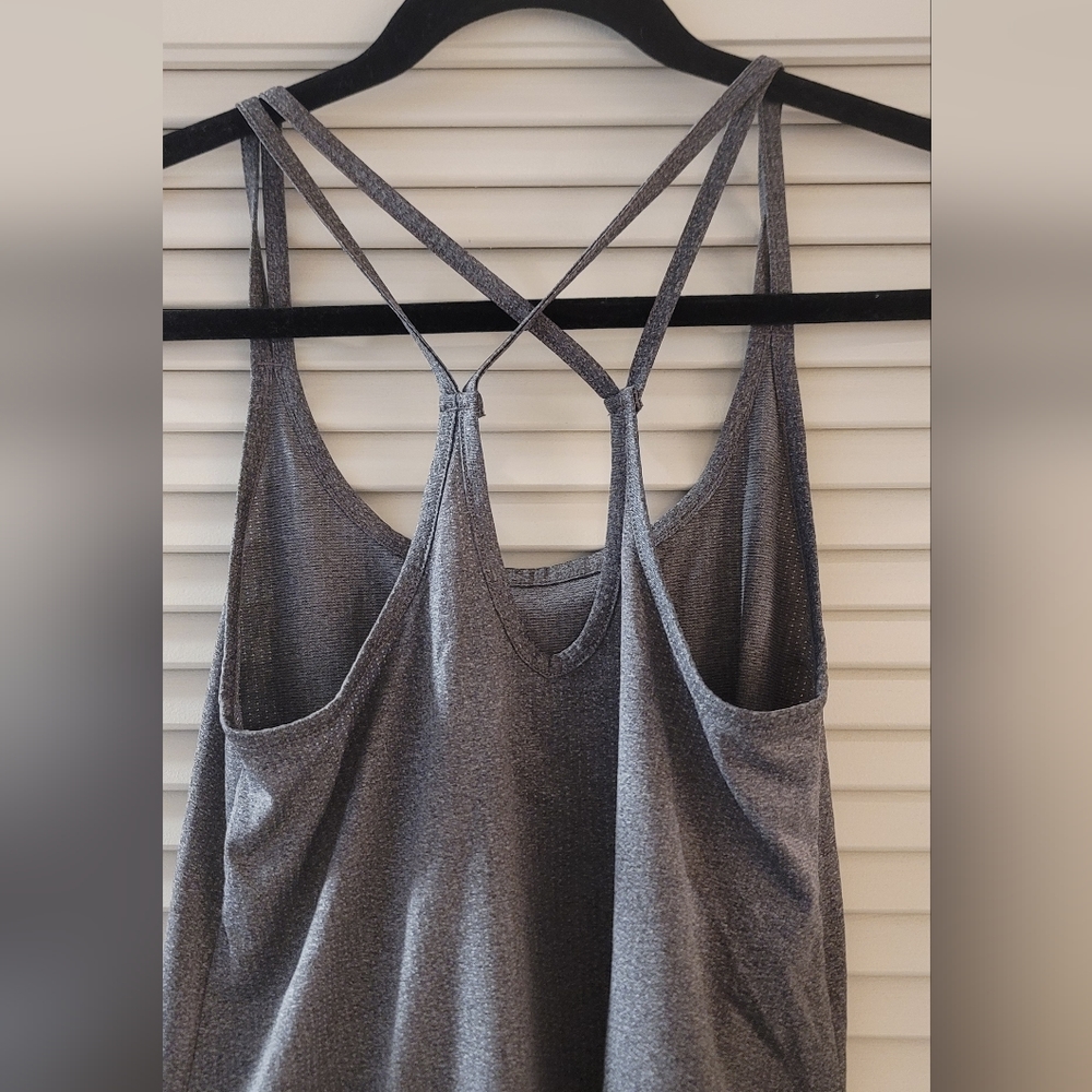 Old Navy - Grey Active Go-Dry Workout Athletic Top - Picture 3 of 4